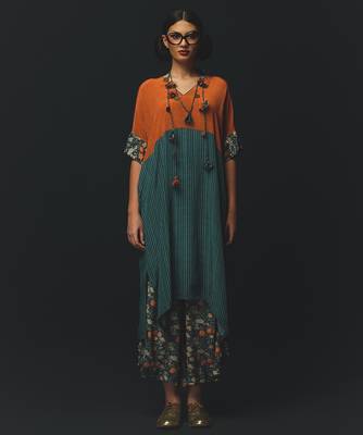 Blue embroidered crepe kurta set 1