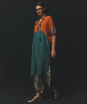 Blue embroidered crepe kurta set 2