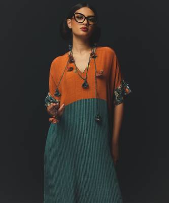 Blue embroidered crepe kurta set 4