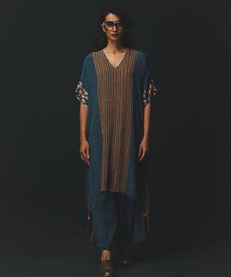Blue embroidered crepe kurta set 1