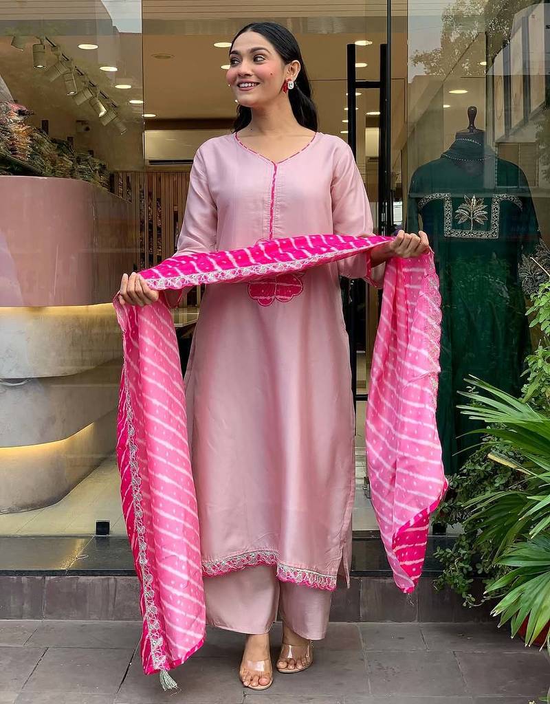 Women pink straight kurta with pants & leheriya dupatta