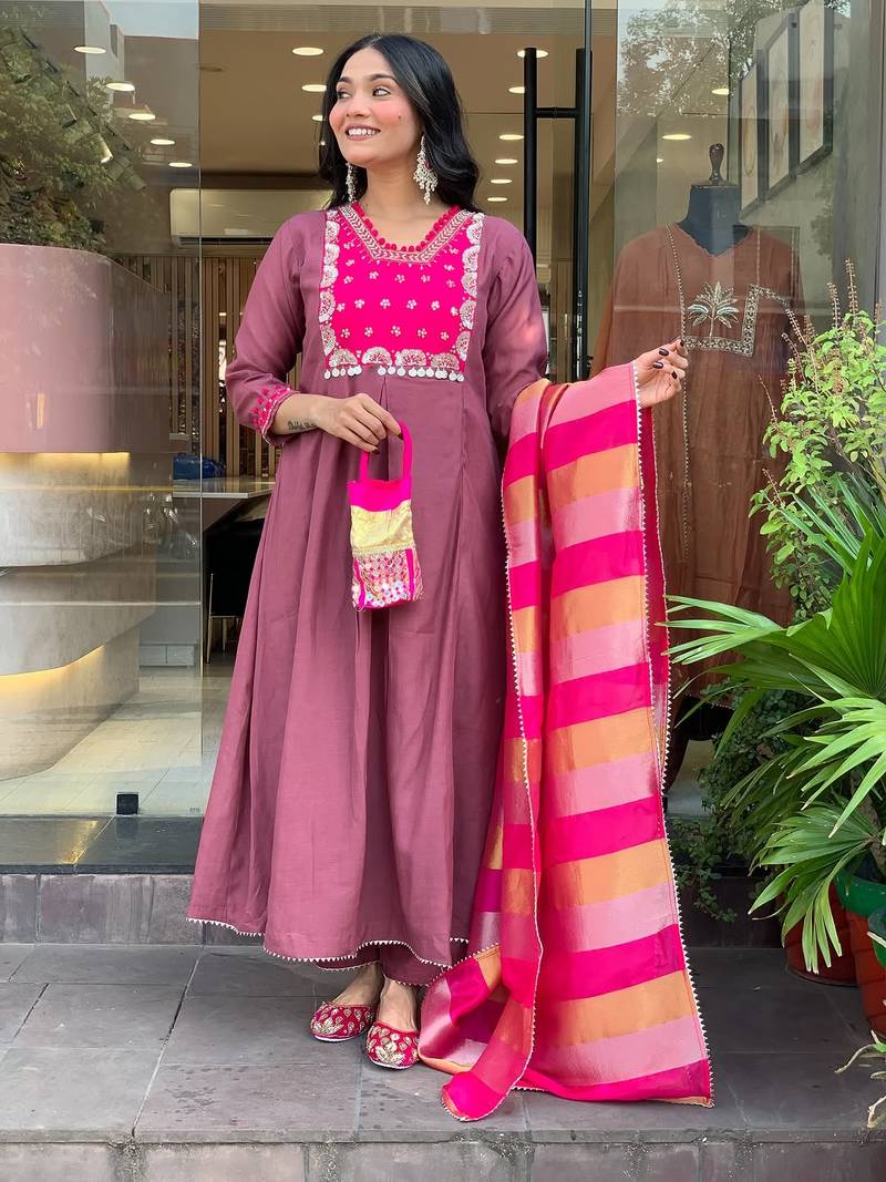 Women onion anarkali kurta with pink dupatta