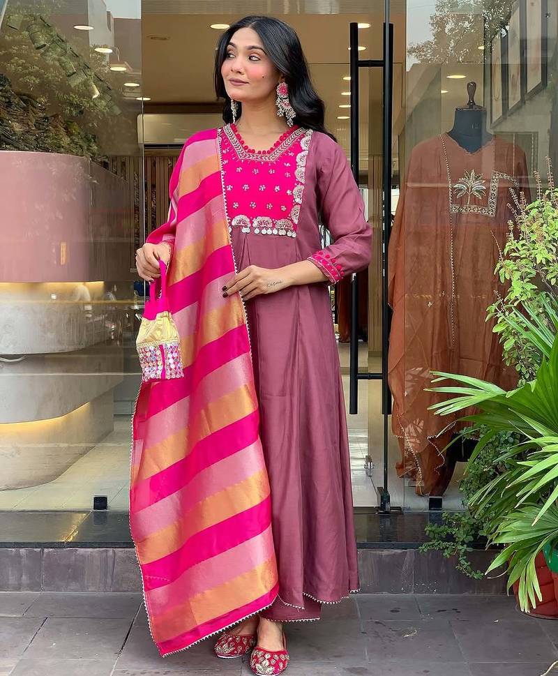 Women onion anarkali kurta with pink dupatta
