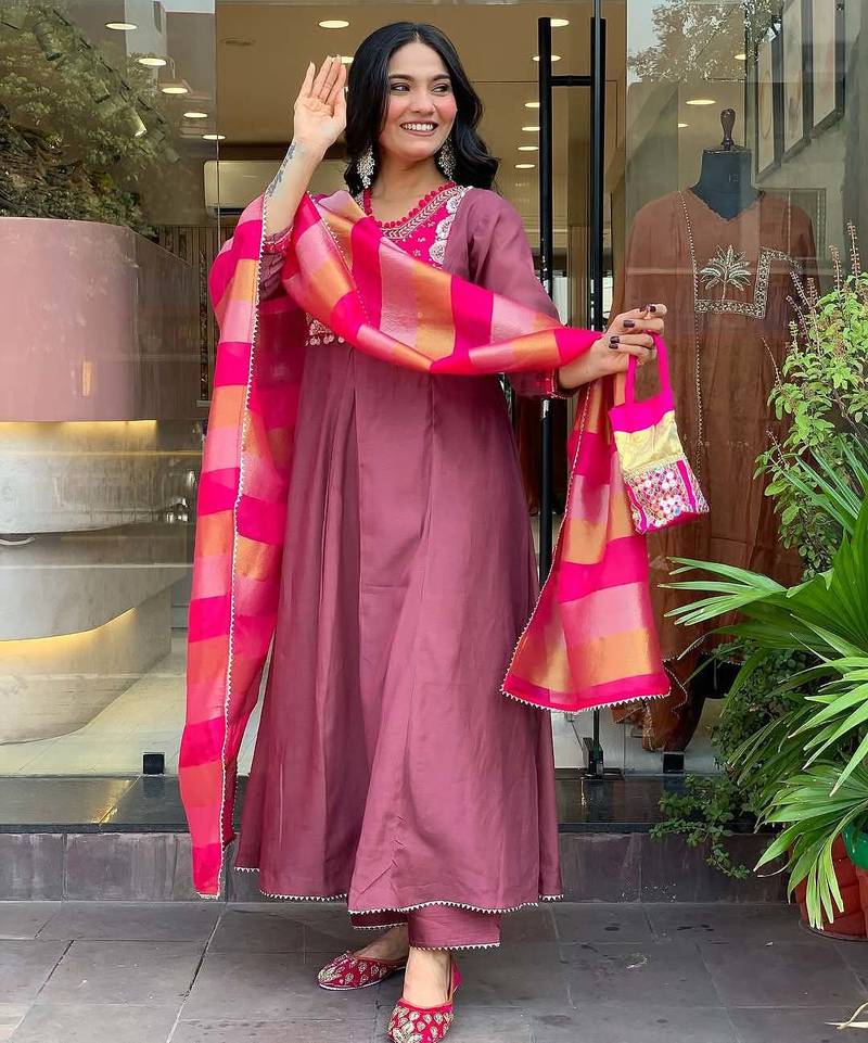 Women onion anarkali kurta with pink dupatta