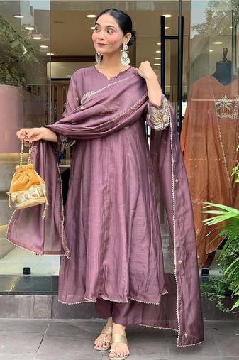 Women onion embroidered kurta set with dupatta
