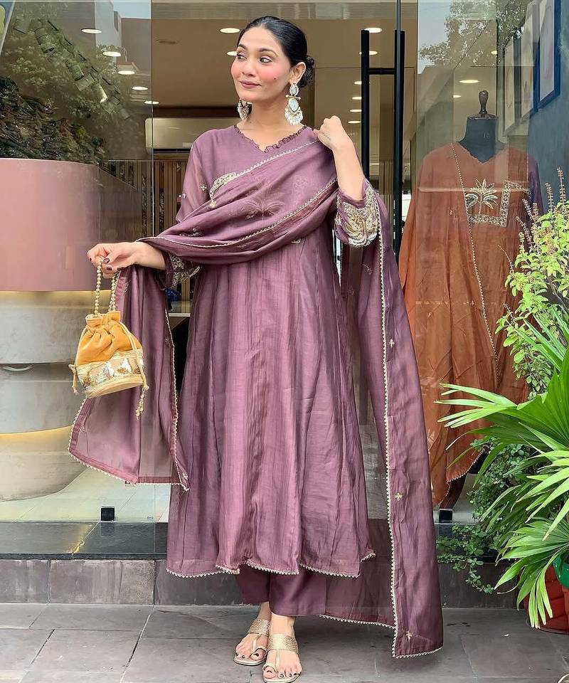 Women onion embroidered kurta set with dupatta