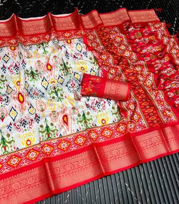 White Color Jaqurad Jari Weveing Work Dola Lichi Silk Saree 3