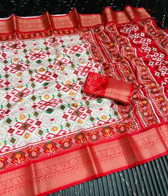 White Color Jaqurad Jari Weveing Work Dola Lichi Silk Blend Saree 2
