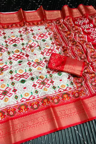 White Color Jaqurad Jari Weveing Work Dola Lichi Silk Blend Saree