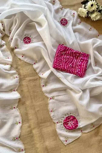 White Colour Crush Georgette Chiffon Saree With Bandej muslin Blouse