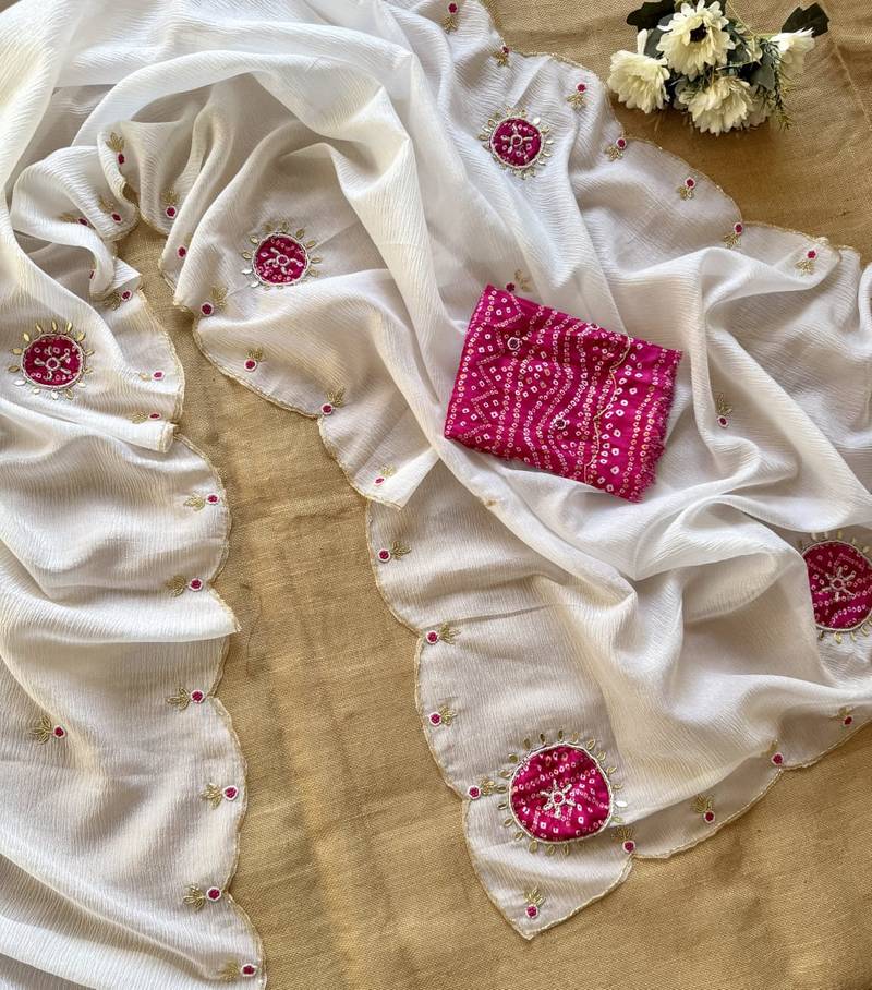 White Colour Crush Georgette Chiffon Saree With Bandej muslin Blouse