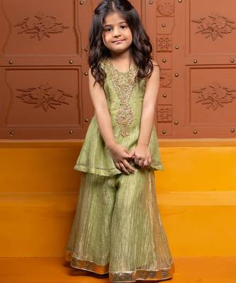 Green embroidered tissue kurta set 2
