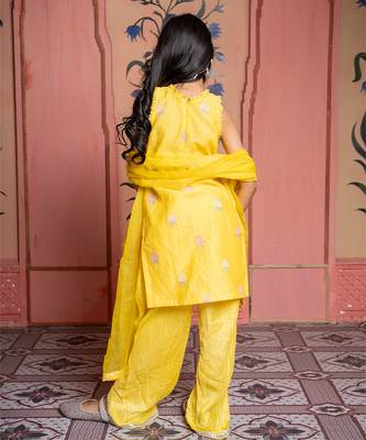 Yellow embroidered chanderi kurta set 3