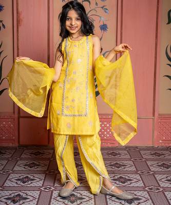 Yellow embroidered chanderi kurta set 4