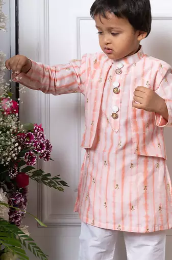 Pink embroidered chanderi silk kurta pyjama