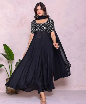 Embroidered black front slit kurta with trousers & dupatta 1