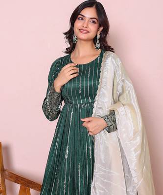 Women ethnic motifs printed anarkali kurta with trousers & dupatta 3