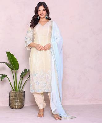 Women ethnic motifs embroidered kurta with patiala & dupatta 1