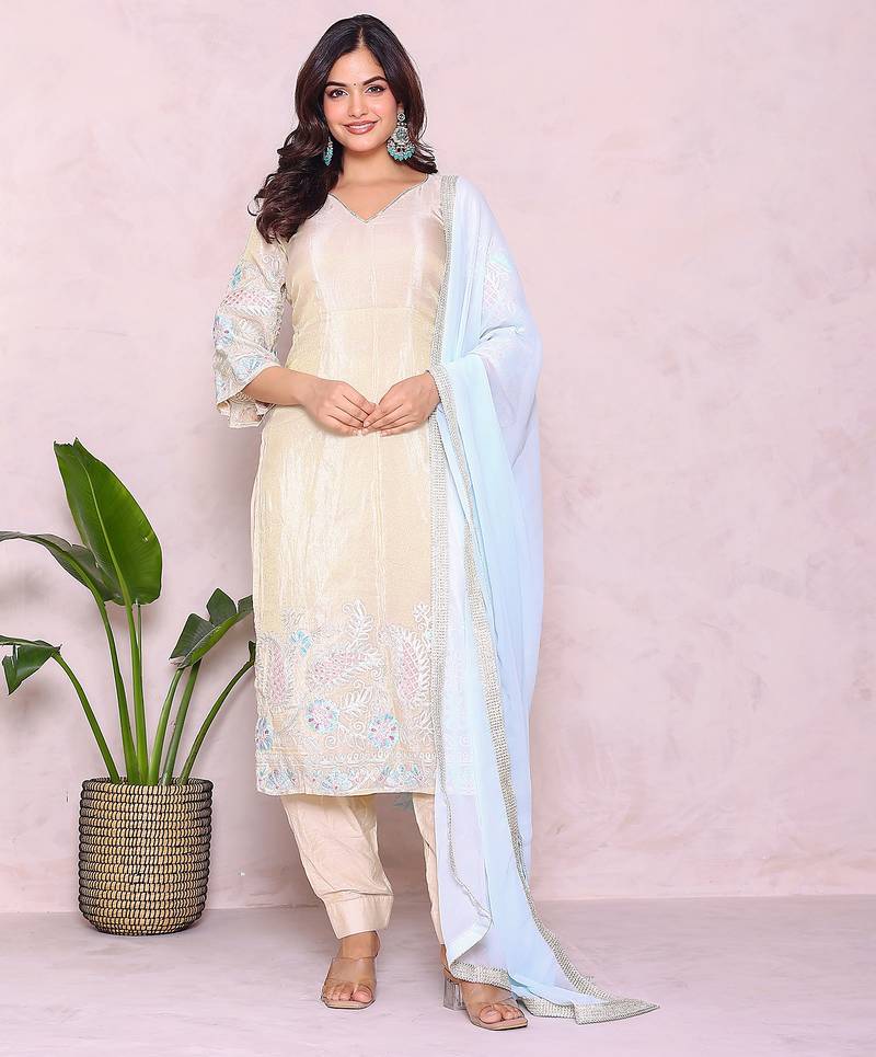 Women ethnic motifs embroidered kurta with patiala & dupatta
