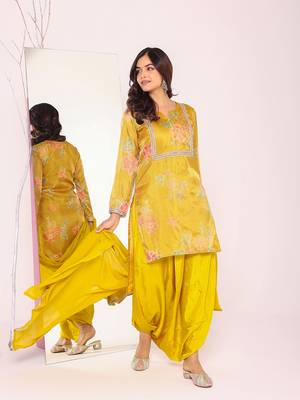 Women floral printed regular thread work kurta with patiala & dupatta 1