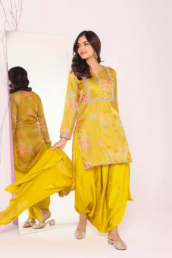 Women floral printed regular thread work kurta with patiala & dupatta