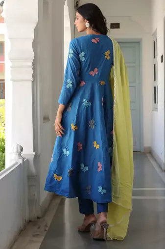 Women ethnic motifs embroidered kurta with trousers & dupatta