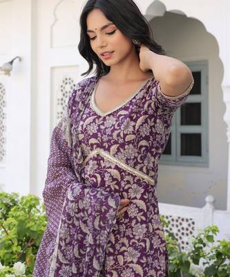 Women solid cotton thread work kurta with trousers & dupatta 2