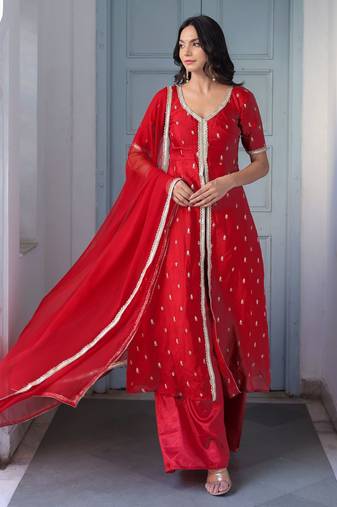 Women solid cotton thread work kurta with trousers & dupatta