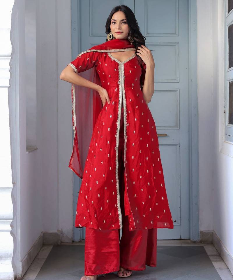Women solid cotton thread work kurta with trousers & dupatta
