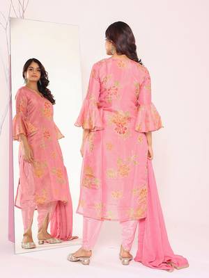 Women floral printed bell sleeves kurta dhoti pants with dupatta set 3