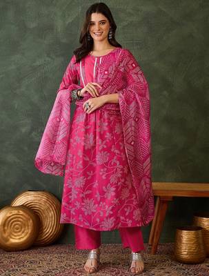 Women rani pink printed kurta set with dupatta 1