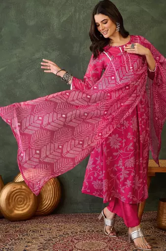 Women rani pink printed kurta set with dupatta