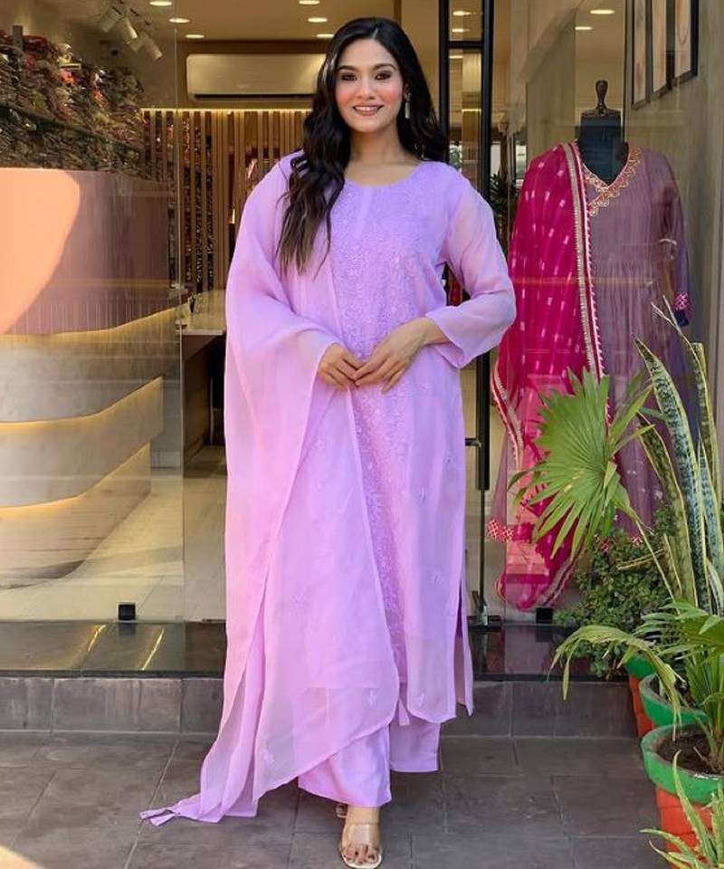 Women lavender embroidered kurta set with dupatta