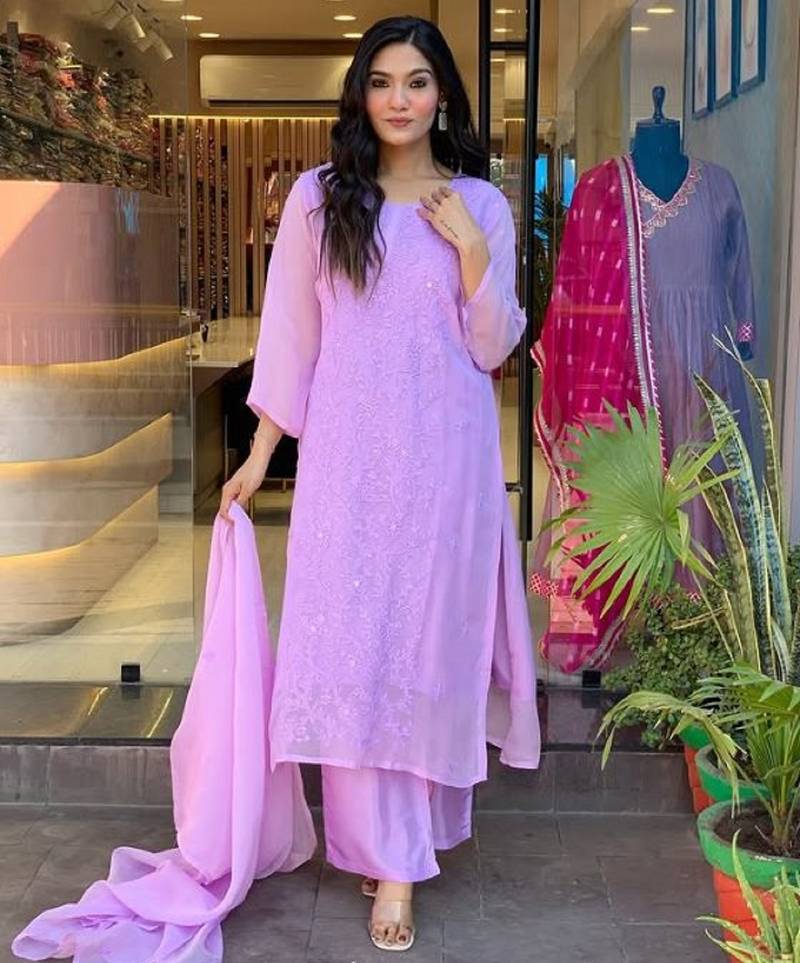 Women lavender embroidered kurta set with dupatta
