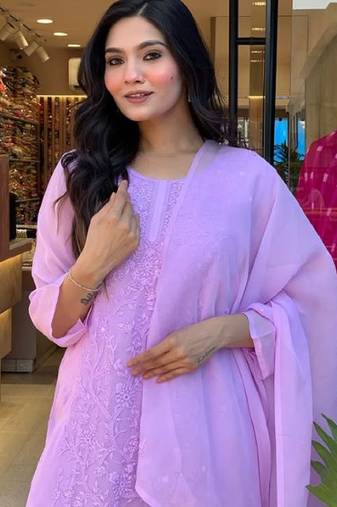 Women lavender embroidered kurta set with dupatta