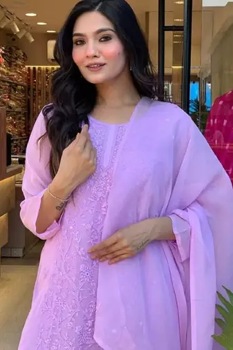 Women lavender embroidered kurta set with dupatta