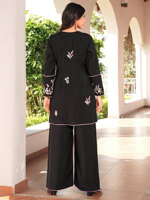 Black embroidered art silk straight cut kurta 4