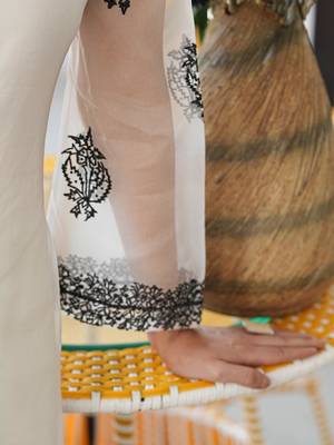 Cream embroidered organza straight cut kurta 4