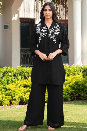 Black embroidered viscose georgette straight cut kurta