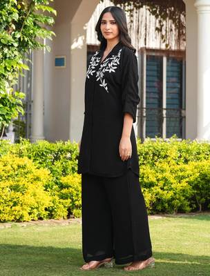Black embroidered viscose georgette straight cut kurta 3