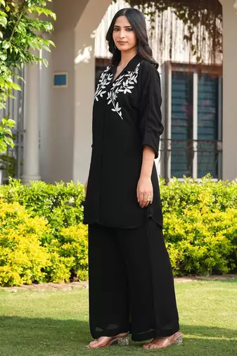 Black embroidered viscose georgette straight cut kurta