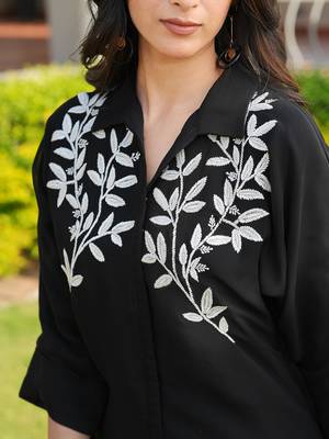 Black embroidered viscose georgette straight cut kurta 5