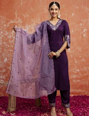 Women's embroidered silk blend kurta pant sets with dupatta 1