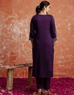 Women's embroidered silk blend kurta pant sets with dupatta 2