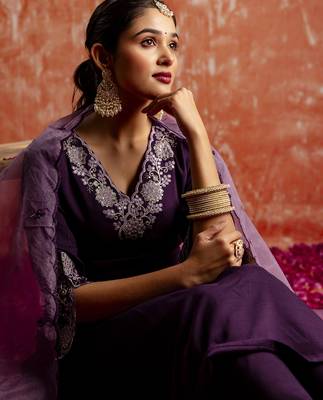 Women's embroidered silk blend kurta pant sets with dupatta 3