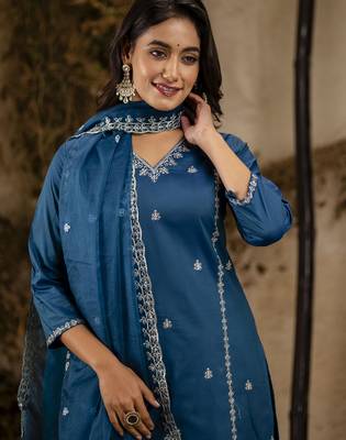 Women's embroidered silk blend kurta pant sets with dupatta 3
