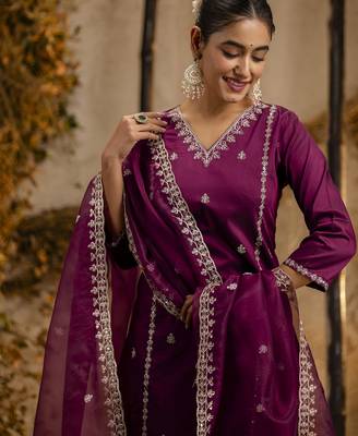 Women's embroidered silk blend kurta pant sets with dupatta 3