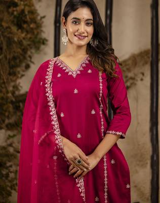 Women's embroidered silk blend kurta pant sets with dupatta 3