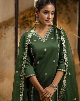 Women's embroidered silk blend kurta pant sets with dupatta 3