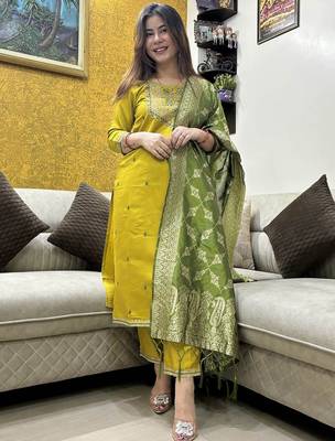 Women's cotton blend sequins embroidered kurta pant with dupatta set 1
